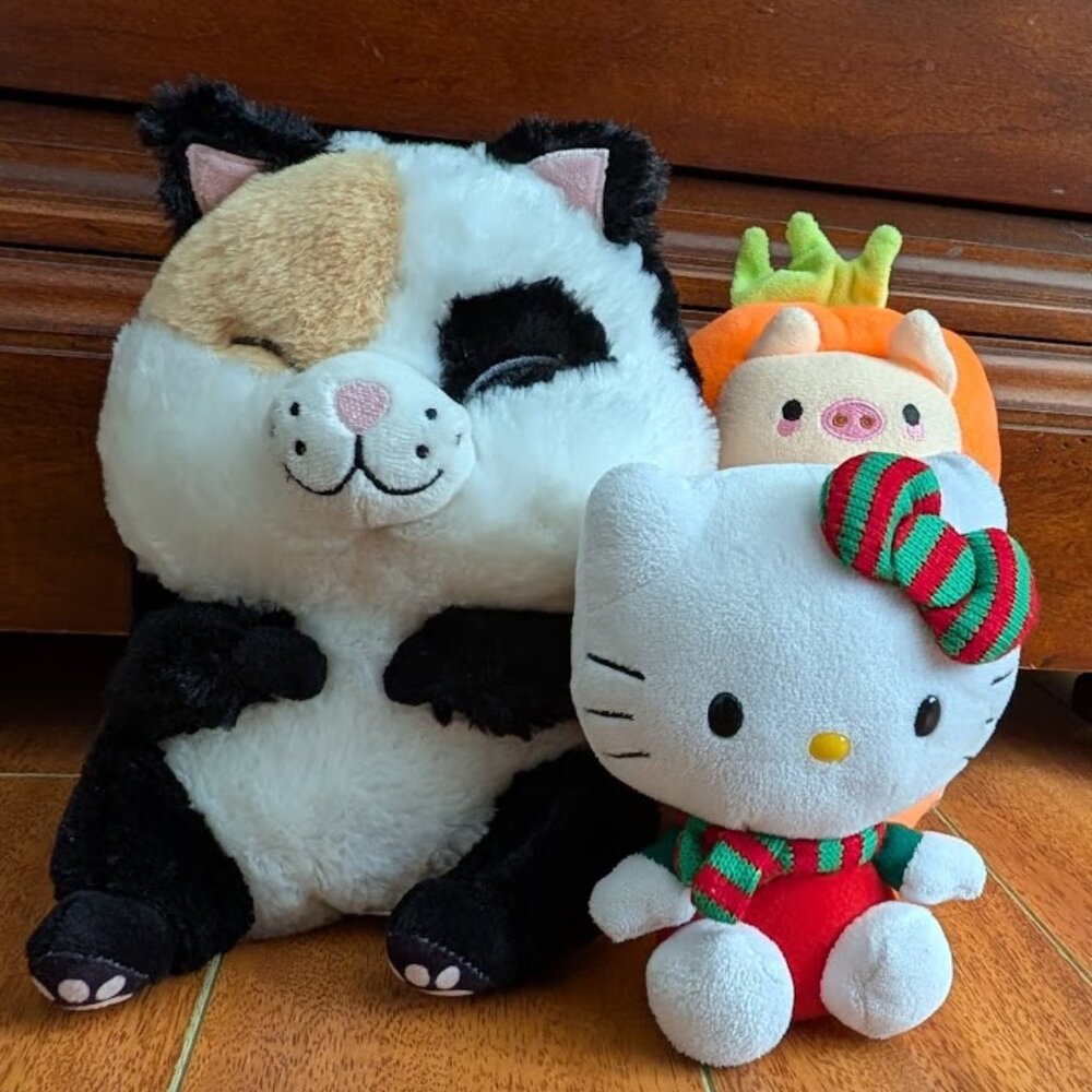 Hello Kitty beanie baby, Nanco belly buddies calico cat, pig in carrot plushies